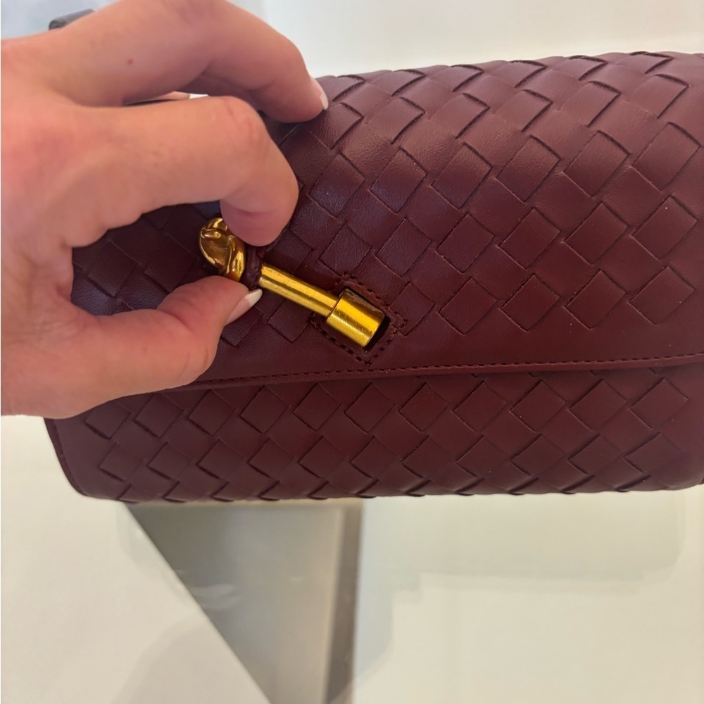 Elegant Burgundy Woven Vegan Crossbody Bag Or Clutch Burgundy With Gold Hardware - Picture 7 of 9